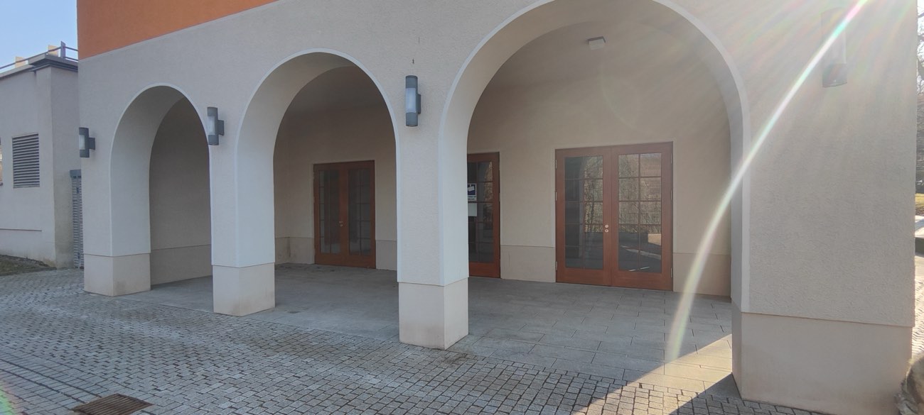 Die Arkaden an der Vorderseite