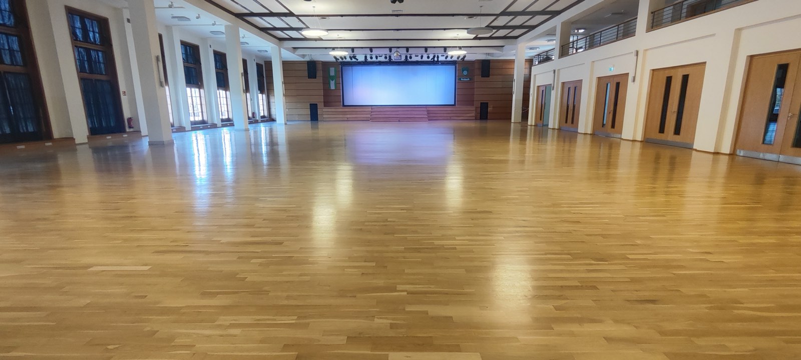 Der Saal mit Blick zur Bühne